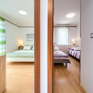 apartmani-alta.primorje-gorskikotar.com/